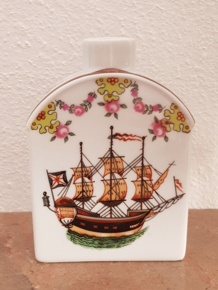 Pote em porcelana pintado à mão