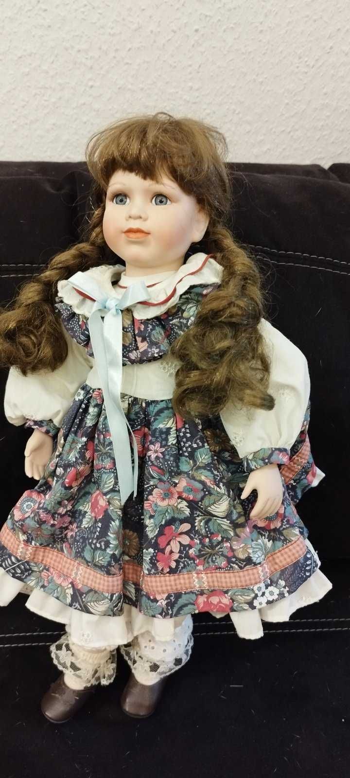 Красивая, немецкая коллекционная кукла "Девочка с косичками".В-47см.