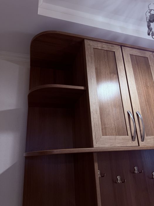 Стінка в коридор