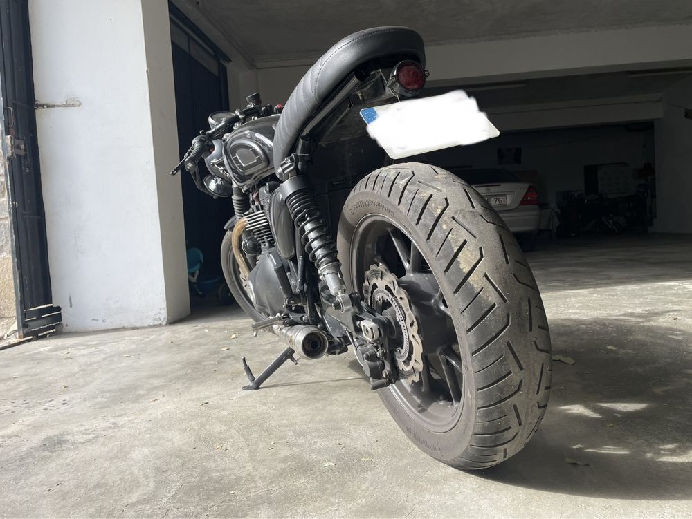 Triumph Bonneville 900