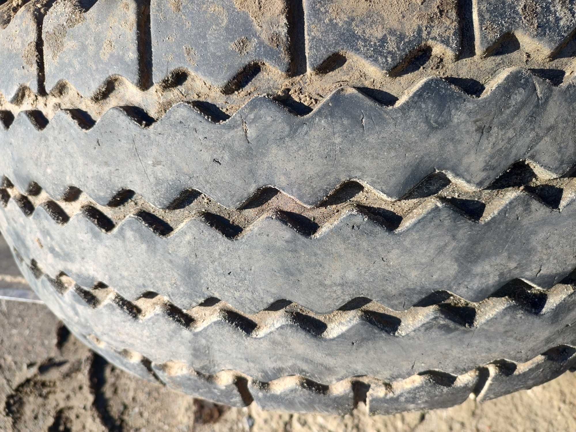 Opony 15/70r18 2szt