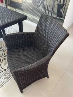 Conjunto de jardim de mesa e 2 cadeiras de vime sintético