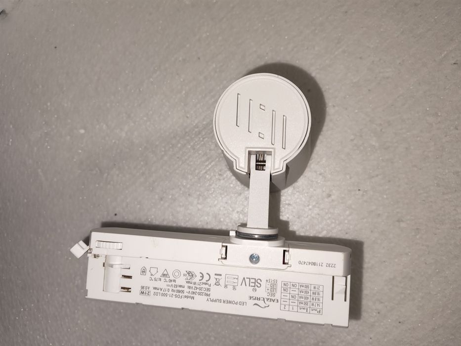 Nowy Reflektor LED Szynowy Biały (max 21W) - FOOQ/EAGLERISE
