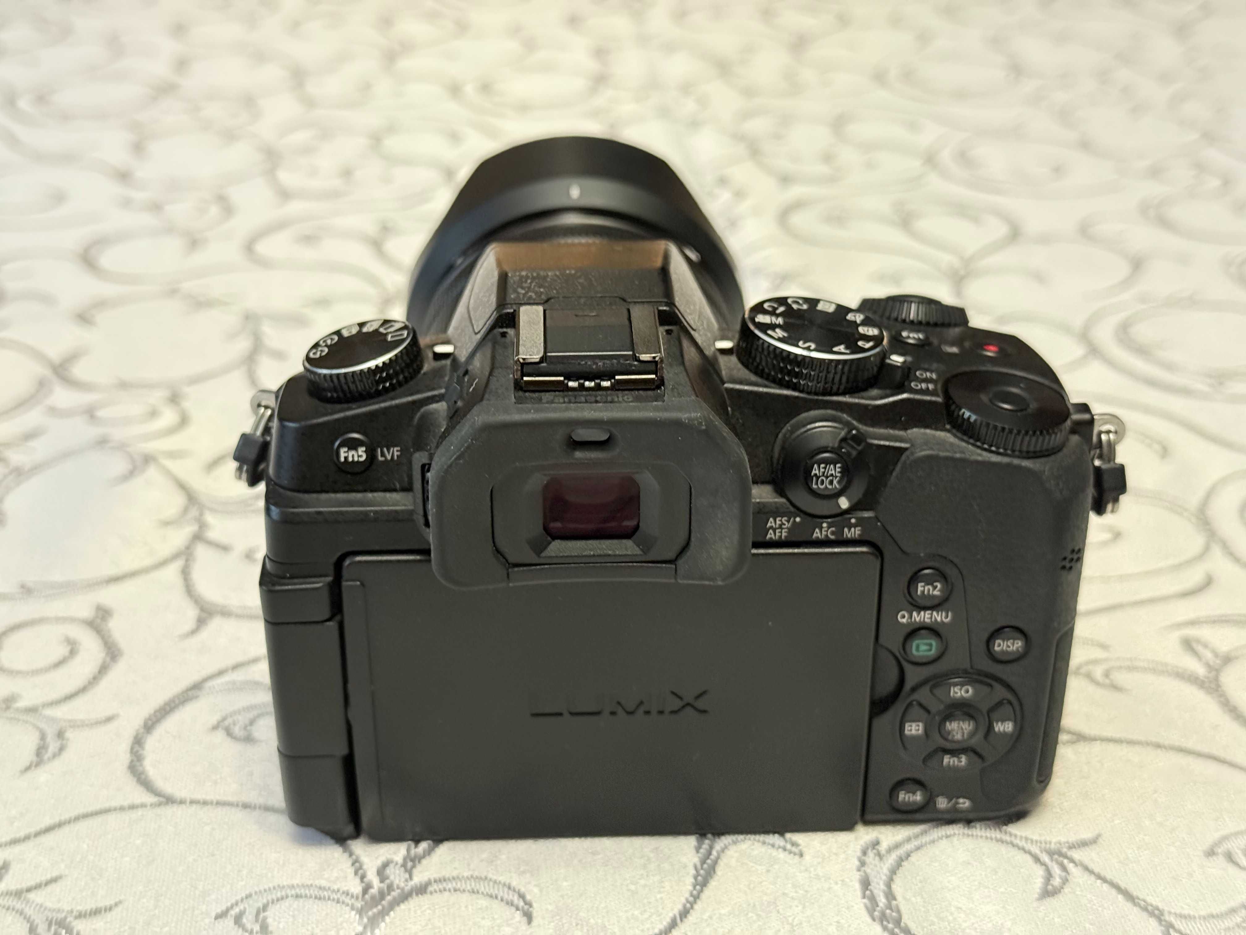 Panasonic Lumix G80 + 12-60mm f/3.5-5.6 + 25mm f/1.7