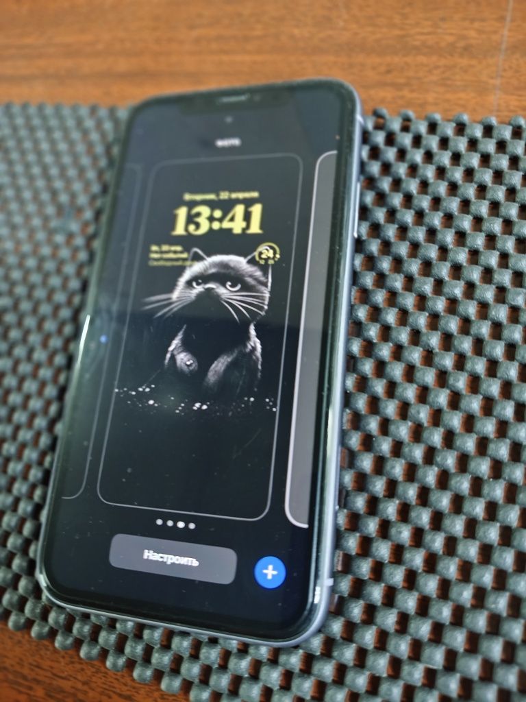 Продаётся iPhone 11  память 64