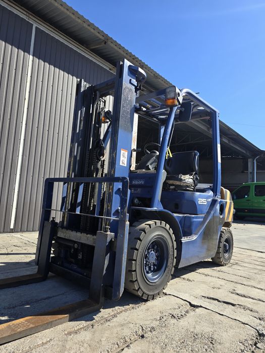 Погрузчик вилковий.  TOYOTA 2.5 тонны.  Вагонник.