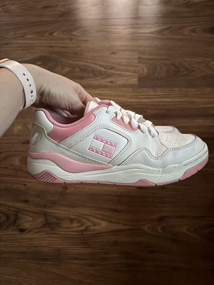Białe damskie sneakersy Tommy Jeans