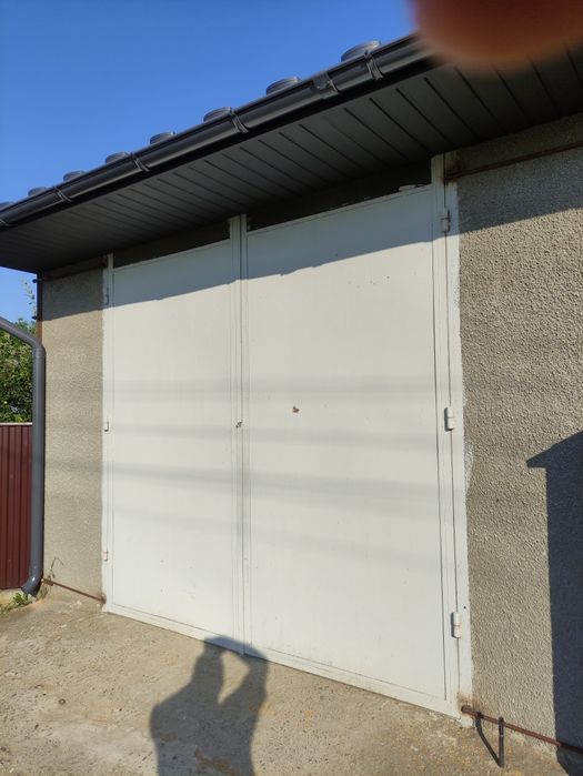 Ворота гаражні металеві