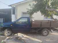 Carrinha Nissan de caixa aberta