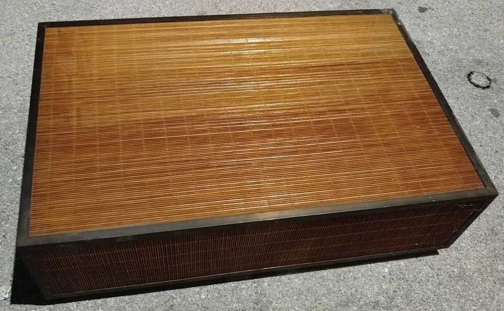 Mesa de centro Vintage, de bambu com rodizios e tampo em vidro