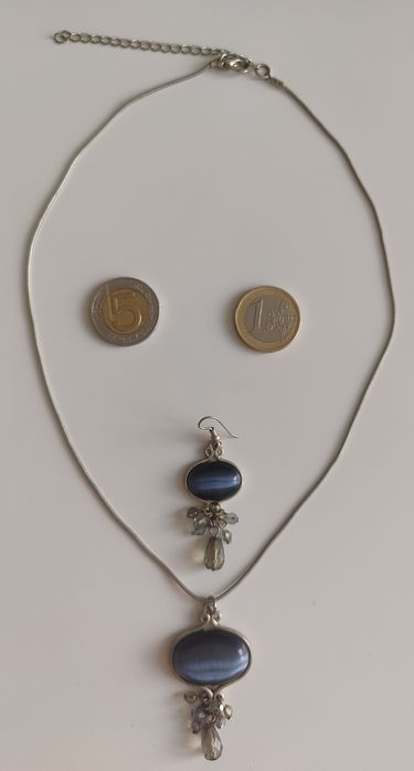 Naszyjnik z czarnym wisiorkiem - biżuteria sztuczna