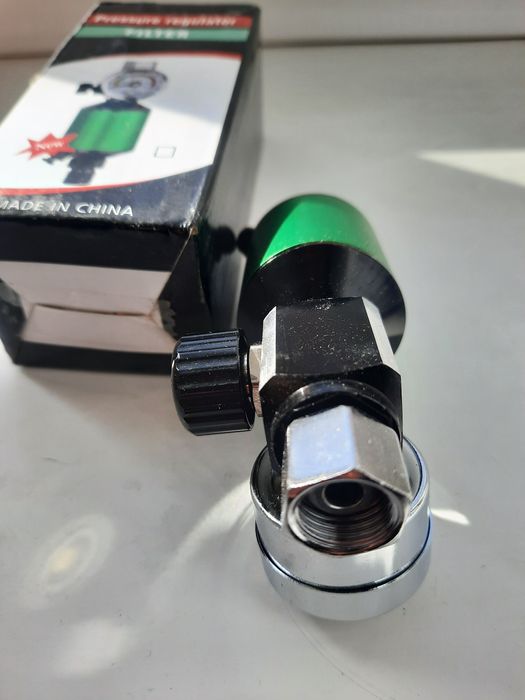 Пневматический регулятор давления влагоотделитель для краскопульта