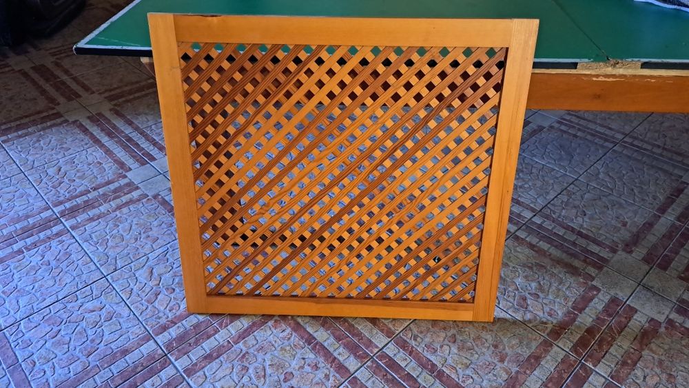 Декоративні решітки з дерева різних розмірів в дуже доброму стані