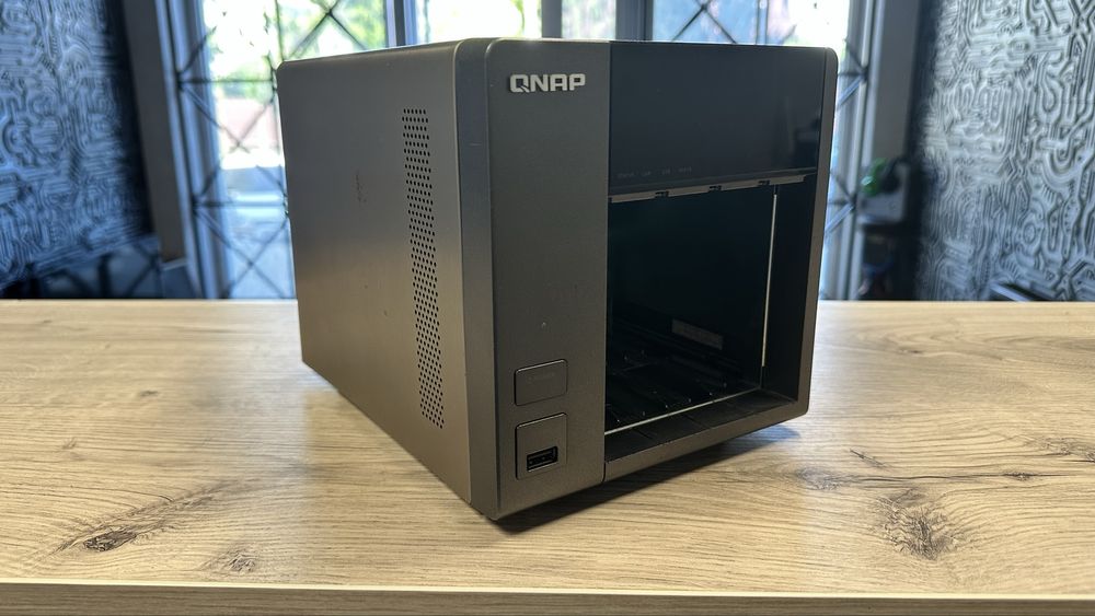 Qnap TS-410 ( не рабочий)