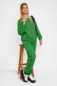 Спортивный костюм из тёплого трикотажа и на флисе зеленого цвета