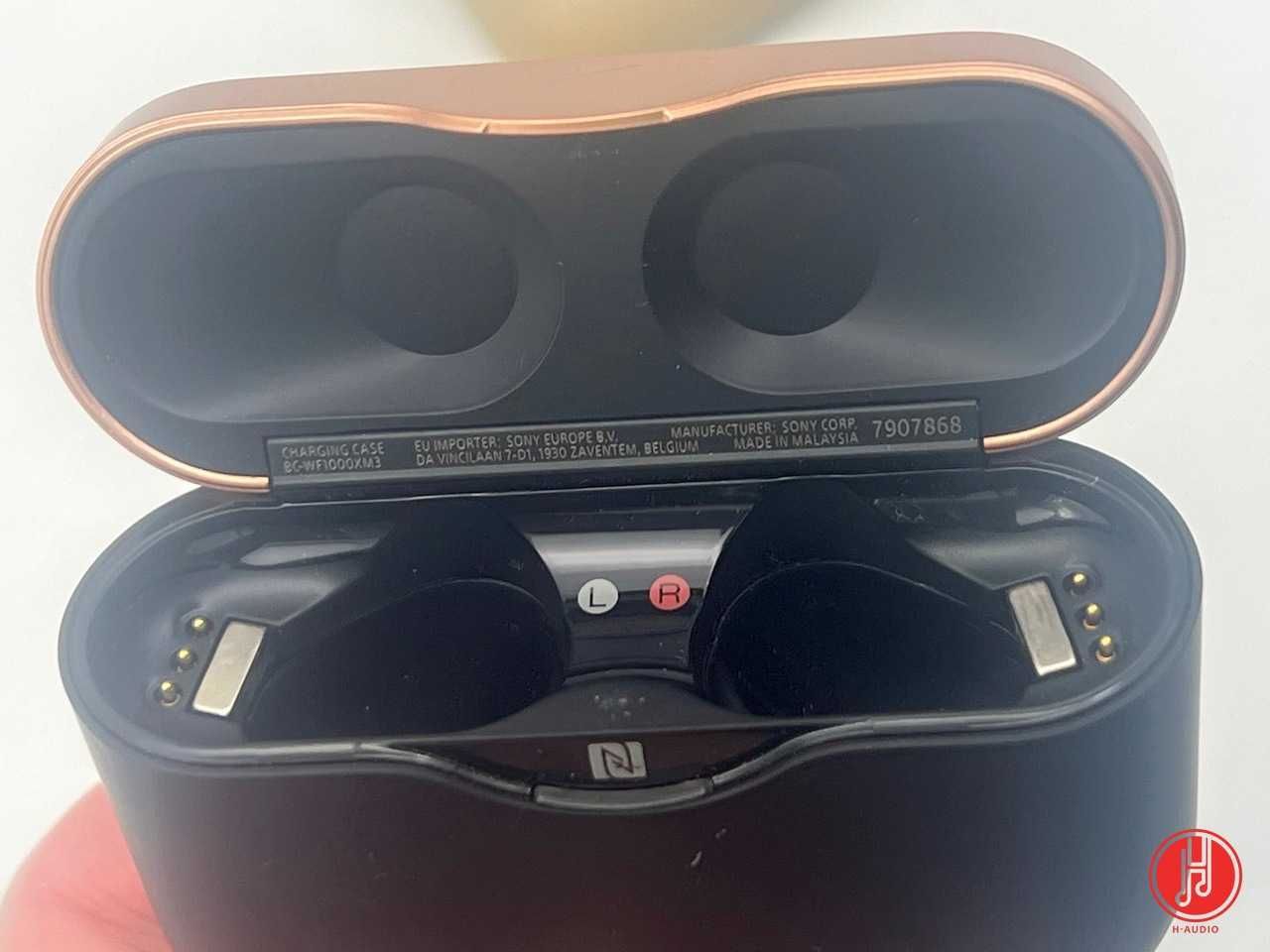 Кейсы для наушников  Sony WF-1000XM3