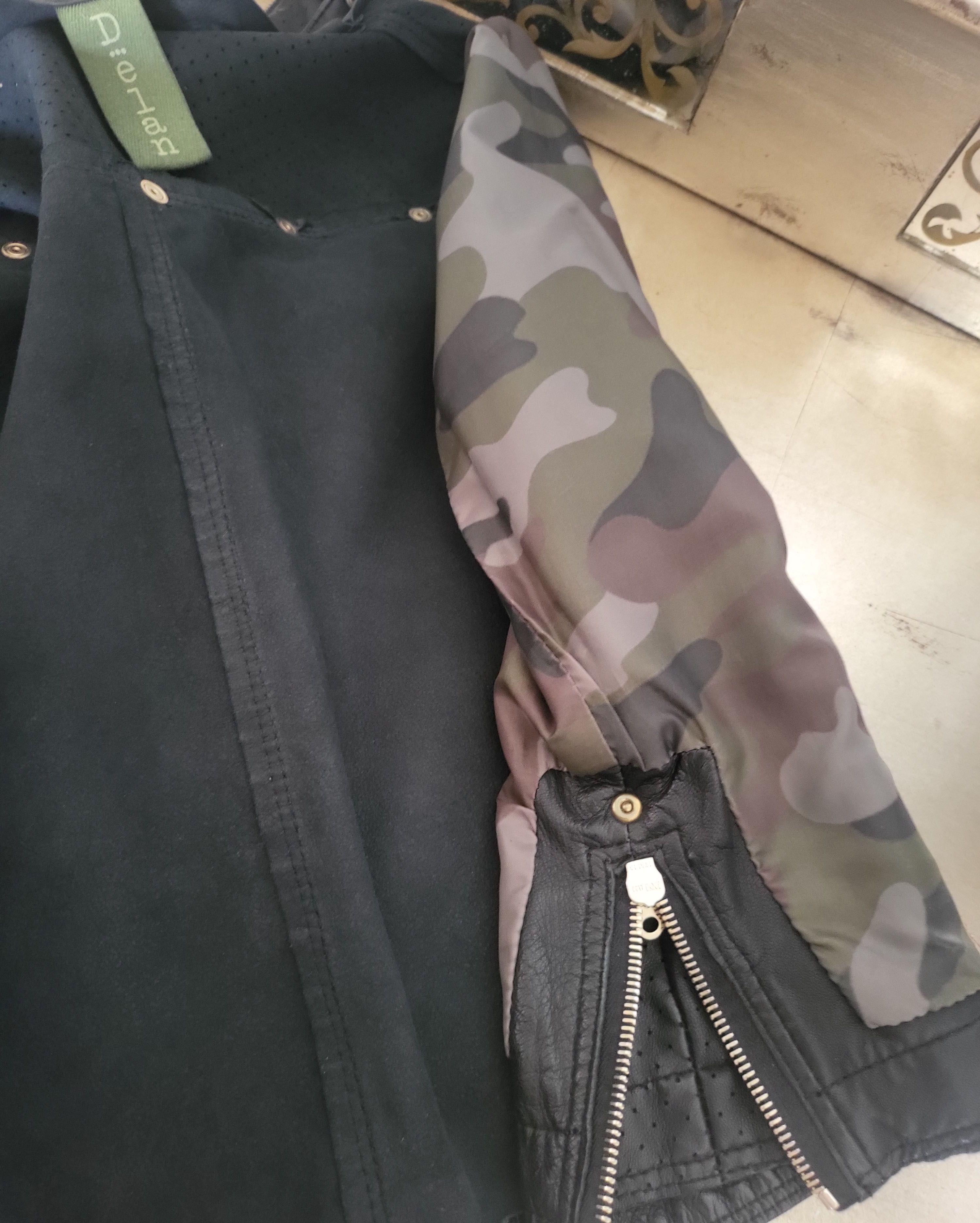 Куртка шкіряна Delan (Італія) р.М 2800 грн