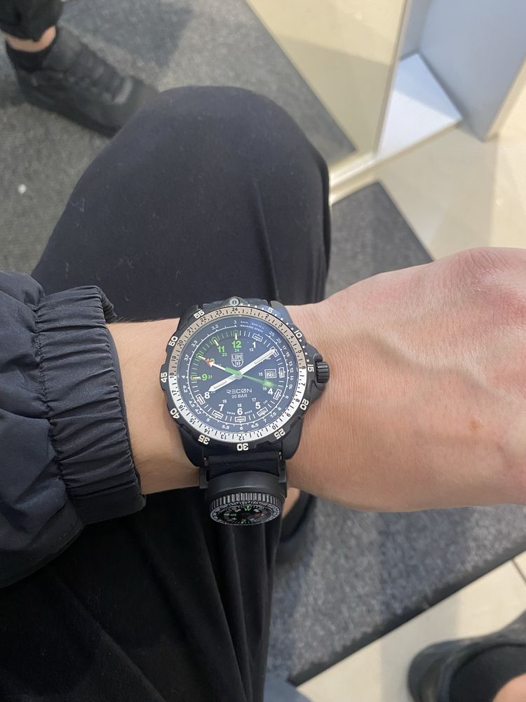 Швейцарський годинник Luminox Recon NAV SPC 8830