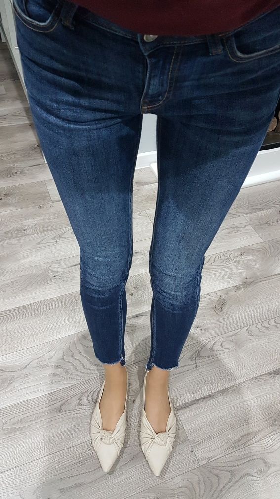 Jeansy zara 34 xs Z1975 mid rise Z bizuteryjnym guzikiem