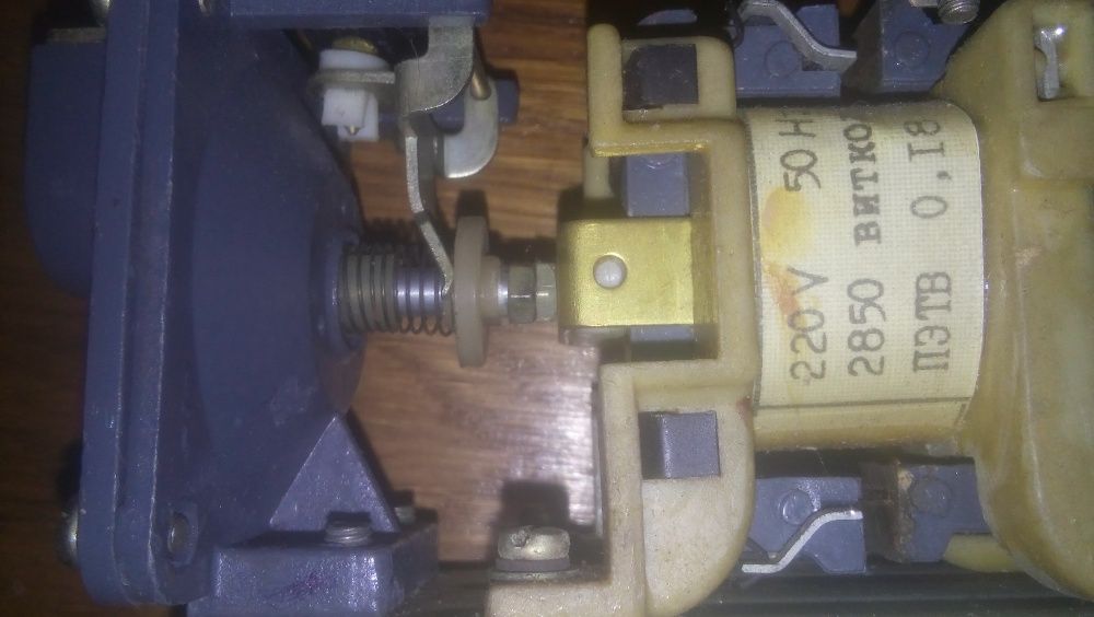 Концевой выключатель двусторонний.