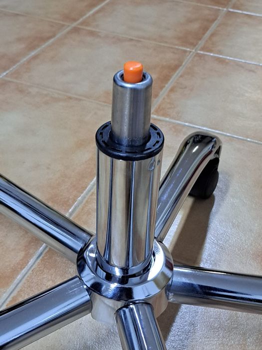 Cadeira de escritório NOVA.