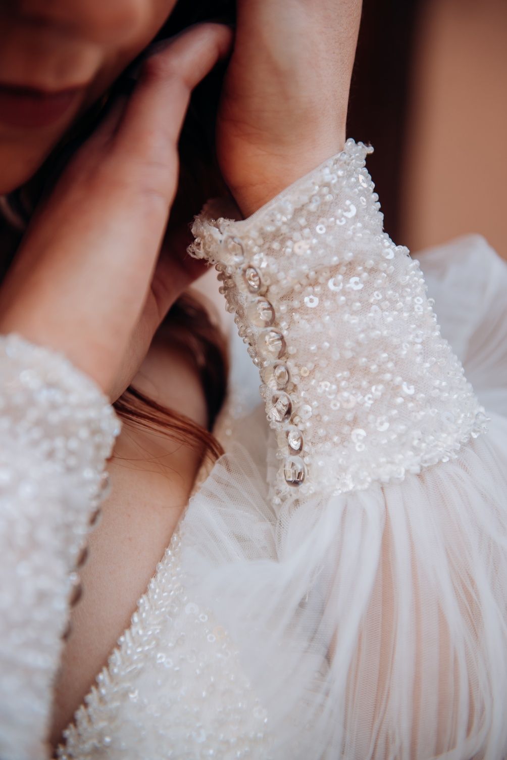Вишукана весільна сукня з невеликим шлейфом