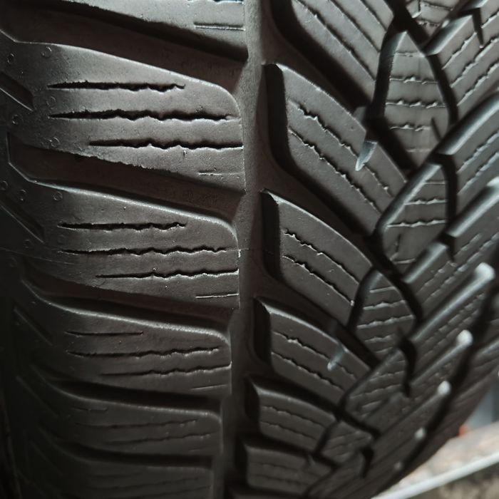 215/55/17 XL Sprzedam parę opon zimowych Fulda