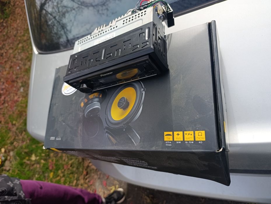 Комплект Автомагнітола з динаміками