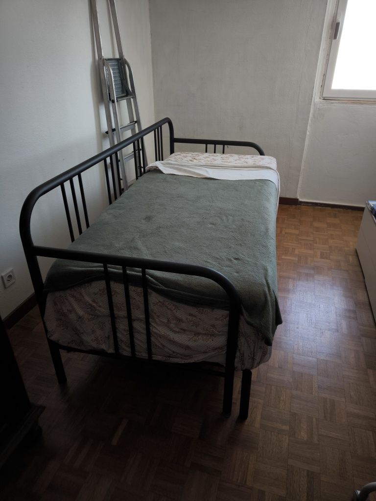 Vendo cama nova com colchão