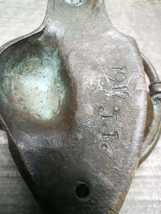 Piękna kołatka do drzwi - Pocałunek