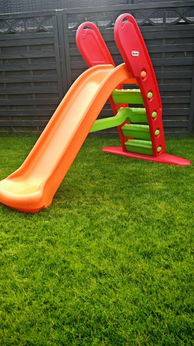 Zjeżdżalnia Little tikes dla dziecka