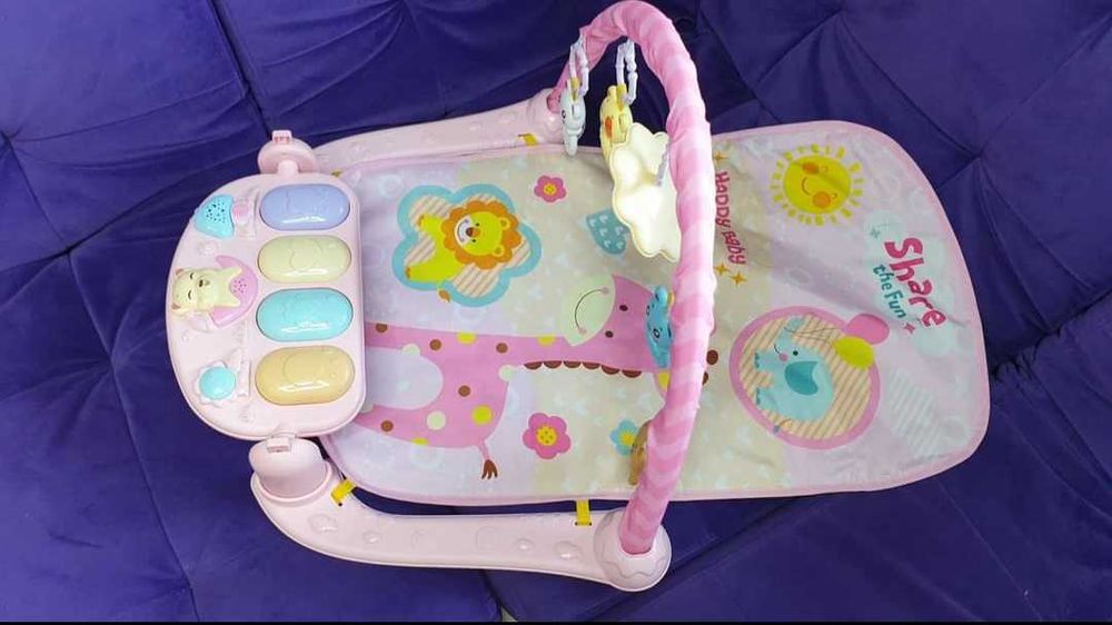 Розвивальний музичний коврик-піаніно.