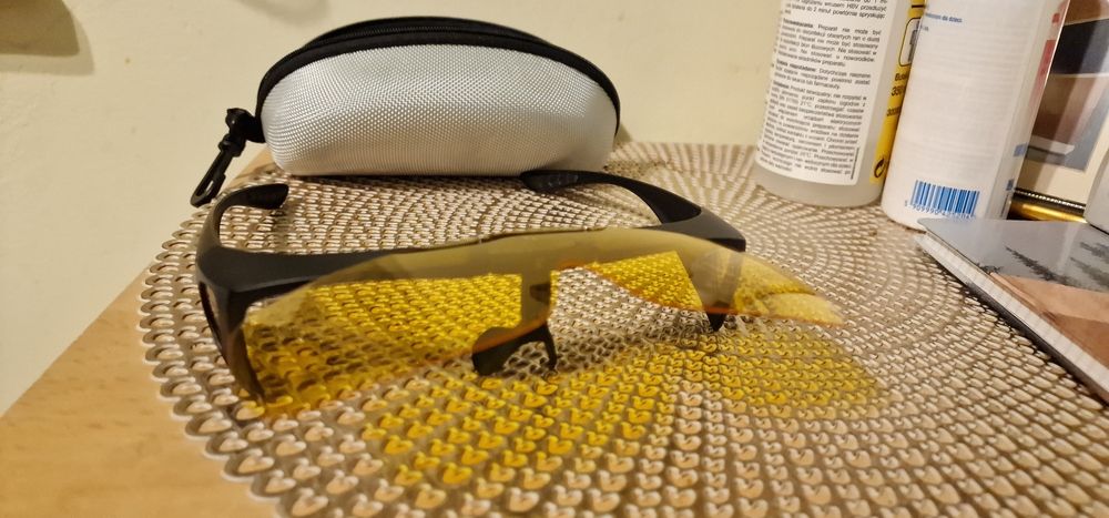 Okulary do nocnej jazdy.