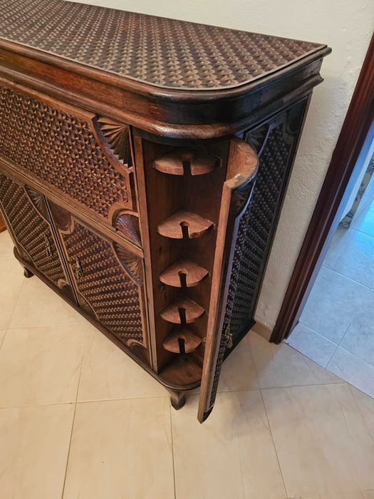 Móvel Bar Antigo em Madeira Maciça, original de Macau