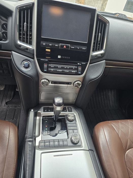 Продам Toyota Land Cruiser200