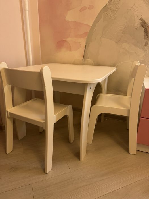 Стіл дитячий зі стільцями