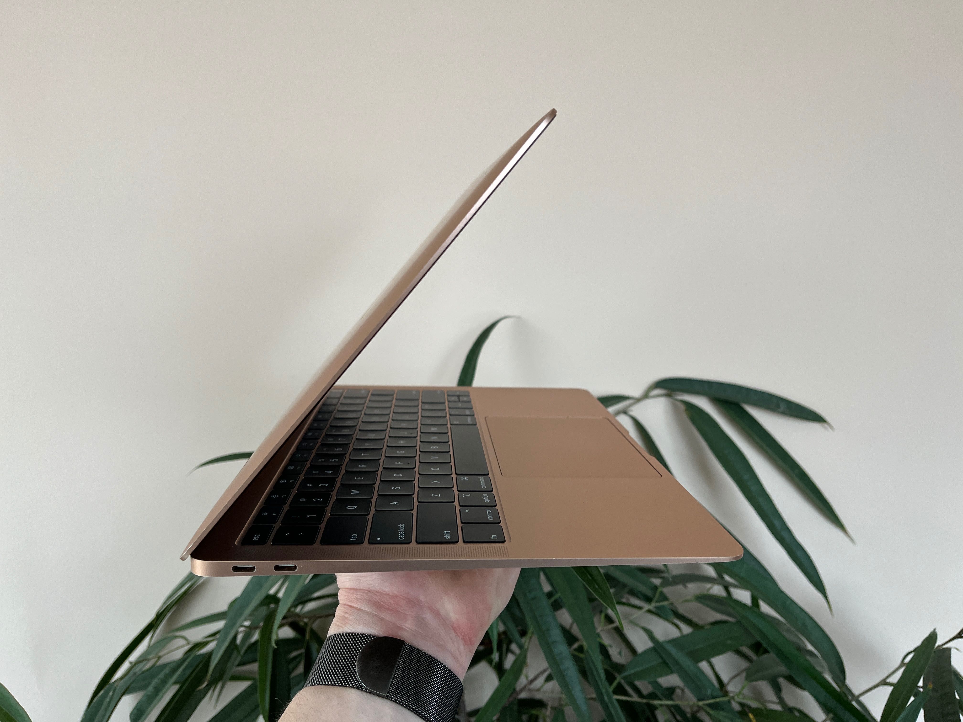 Apple MacBook Air 13” 2019 Gold / i5 / 8Gb Ram / 128Gb SSD / 242 цикли
