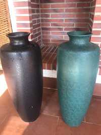 2 jarroes em ceramica bem grandes