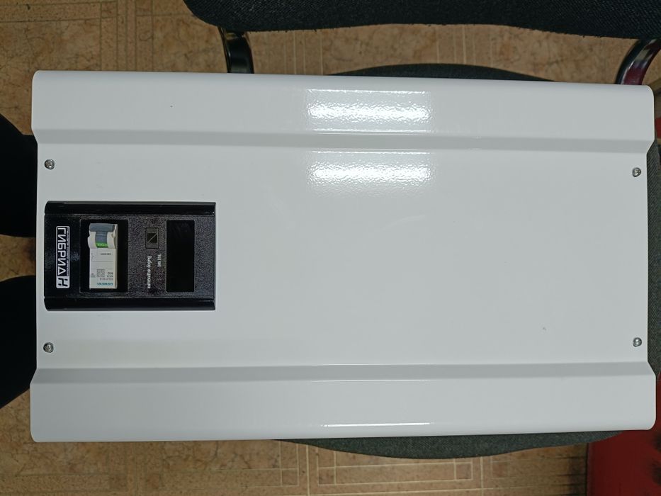 Стабілізатор напруги гібридний