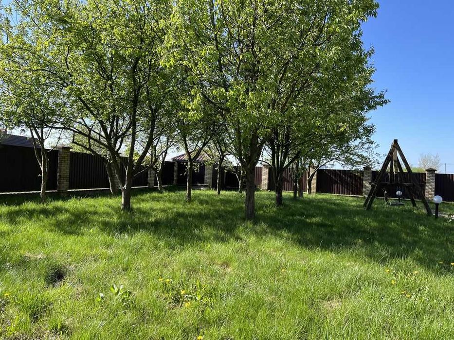 Здам окремий будинок з гаражем