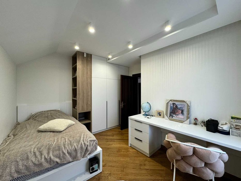 Будинок. Сокільники, вул.Успенська, 20 сот, гараж та гостьовий будинок