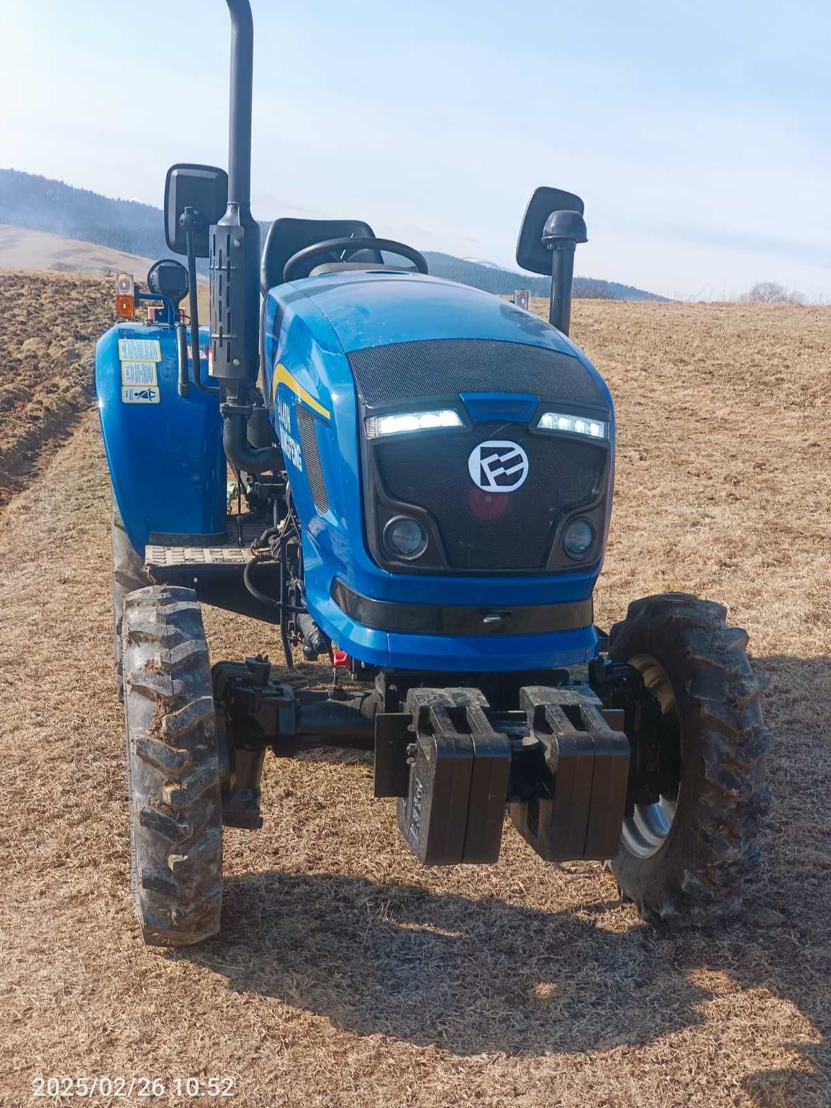 Трактор DONGFENG 244DN.