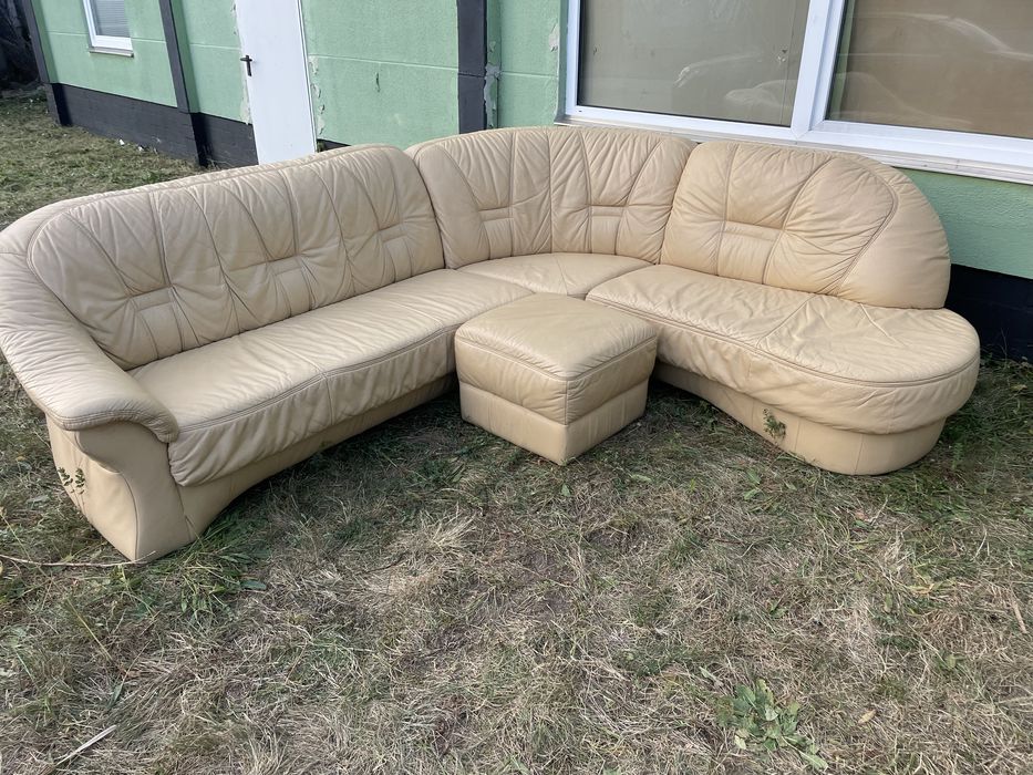 Кутовий шкіряний диван і пуф, привезений з Швейцарії