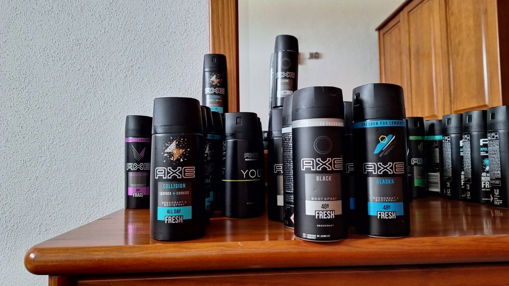 66 frascos de AXE vazios