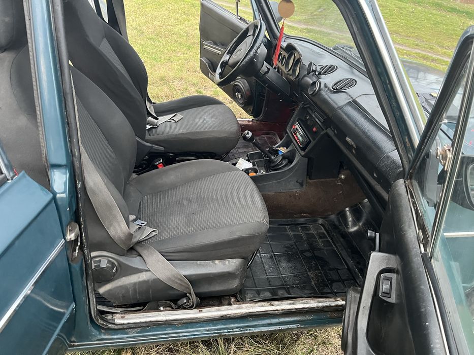 Автомобіль Ваз 2106