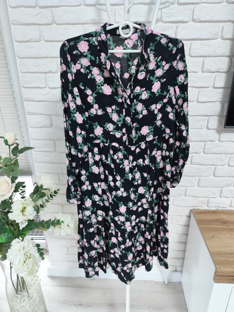 Czarna sukienka w kwiaty Pieces rozmiar S