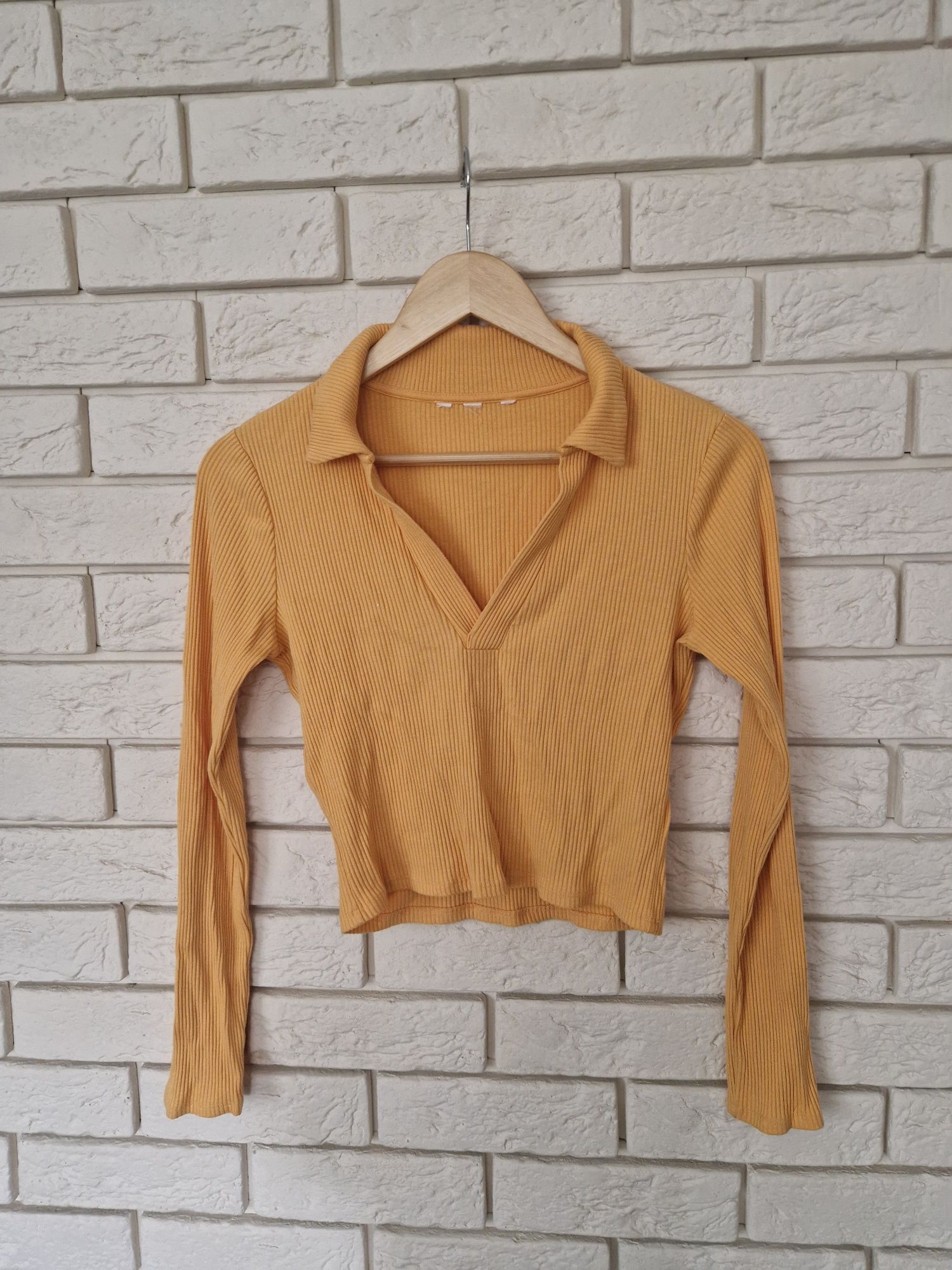 Bluzka crop top z długim rękawem z dekoltem