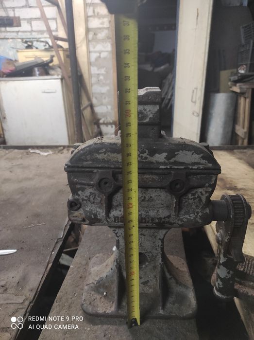 Продам домкраты большие