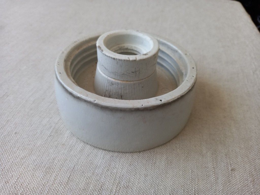 Oprawa ceramiczna z czasów PRL