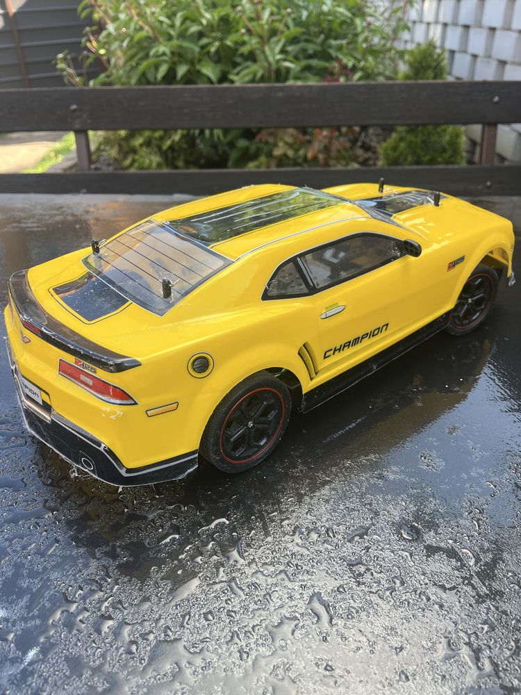 Іграшкова гоночна машина Chevrolet Camaro на пульті радіокерувння